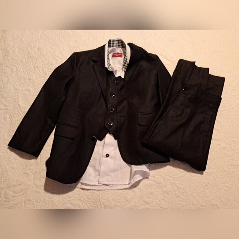 Excellence boys 4 piece suit no tie black & white VGUC
